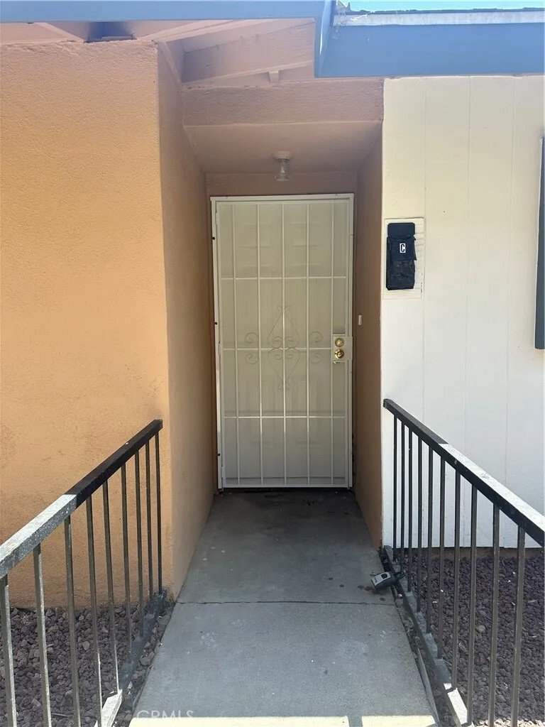 Santa Ana, California, United States 2 - 18499216