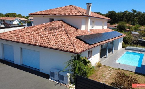 House in Sainte-Marie-de-Gosse, Nouvelle-Aquitaine, France 1