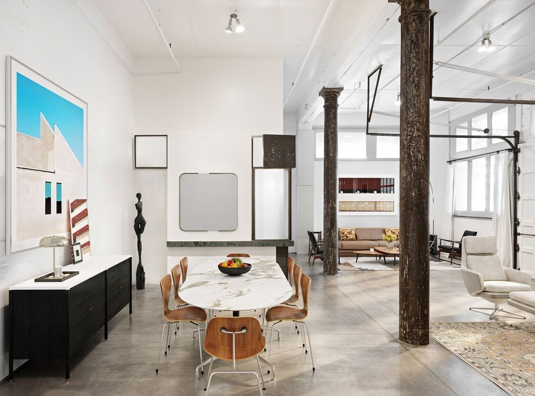 New York, New York, United States 2 - 18073247