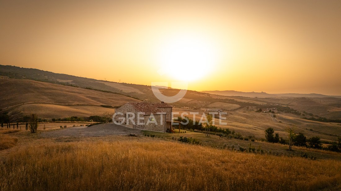 Estate in Castiglione d'Orcia, Tuscany, Italy 1 - 18504025