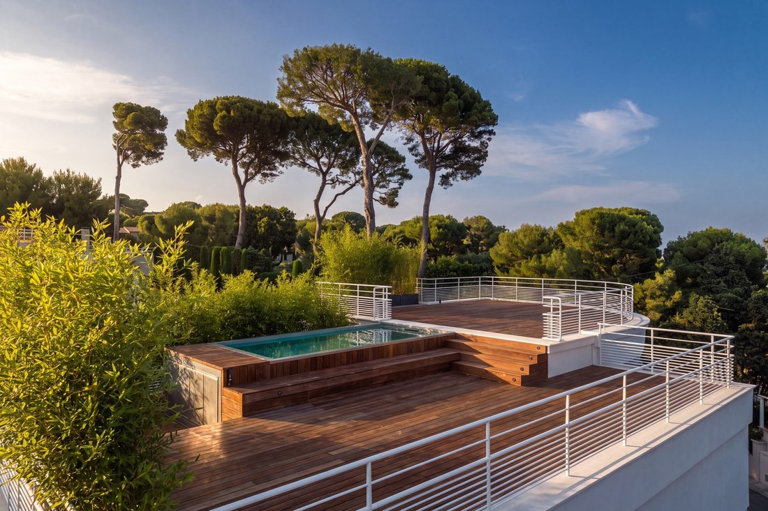 House in Antibes, Provence-Alpes-Côte d'Azur, France 2 - 18503812