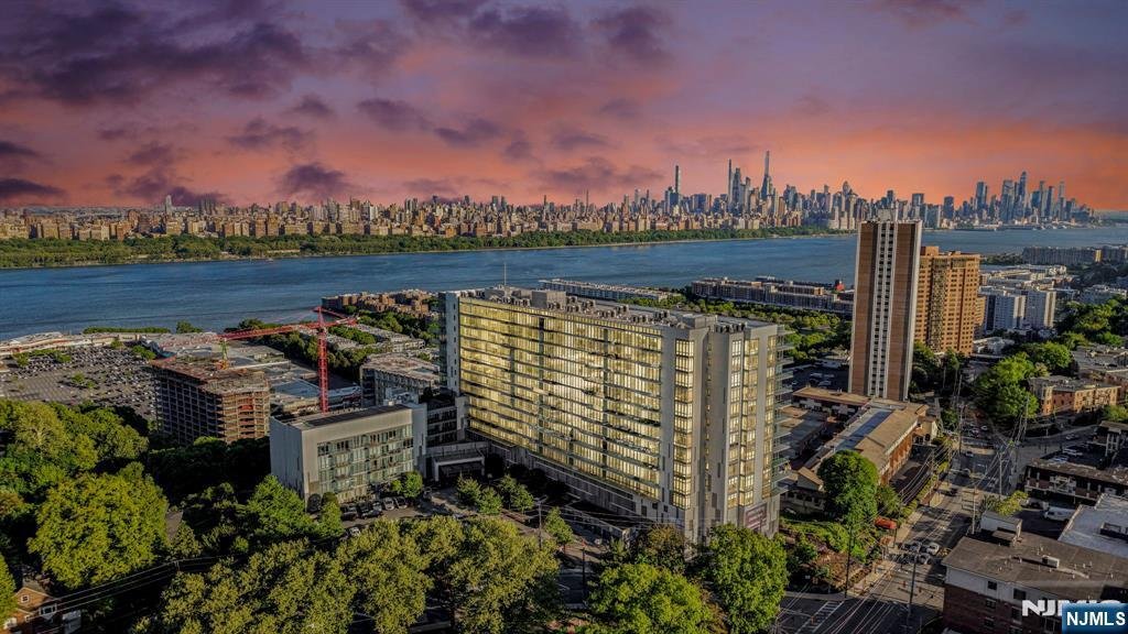 Condo in Cliffside Park, New Jersey, United States 1 - 18066578