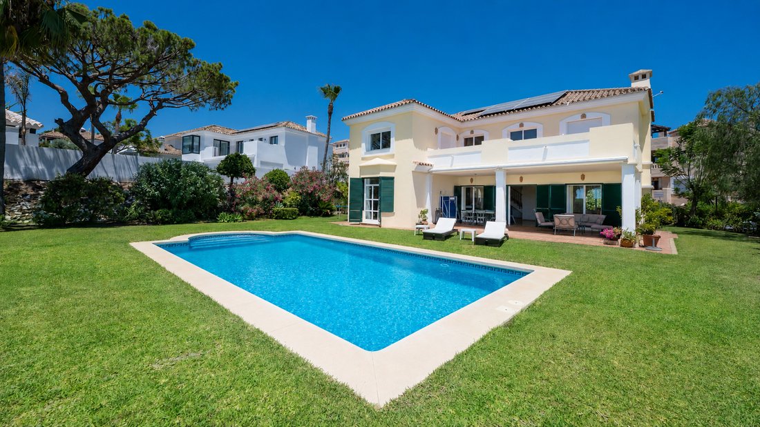 Villa in Elviria-Cabopino, Marbella, Spain 1 - 18501900