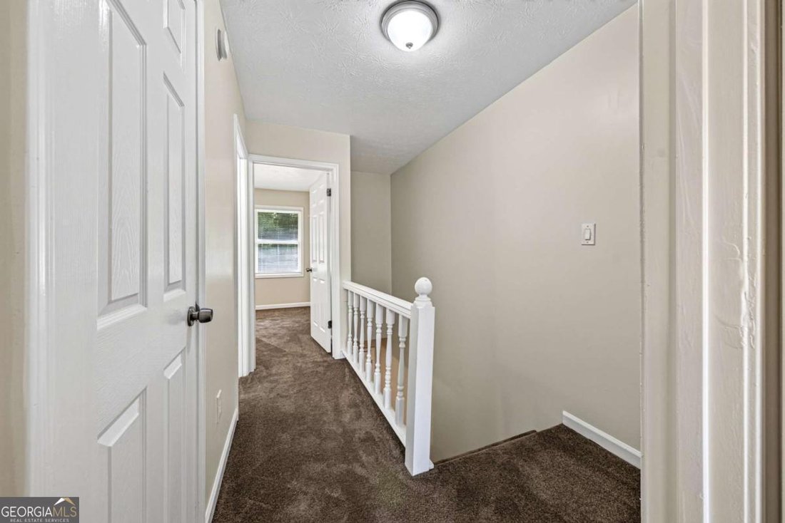 Flowery Branch, Georgia, United States 4 - 18503226