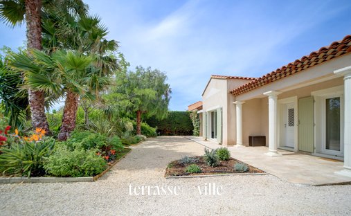 House in Saint-Cyr-sur-Mer, Provence-Alpes-Côte d'Azur, France 1