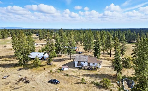 House in Nine Mile Falls, Washington, United States 1