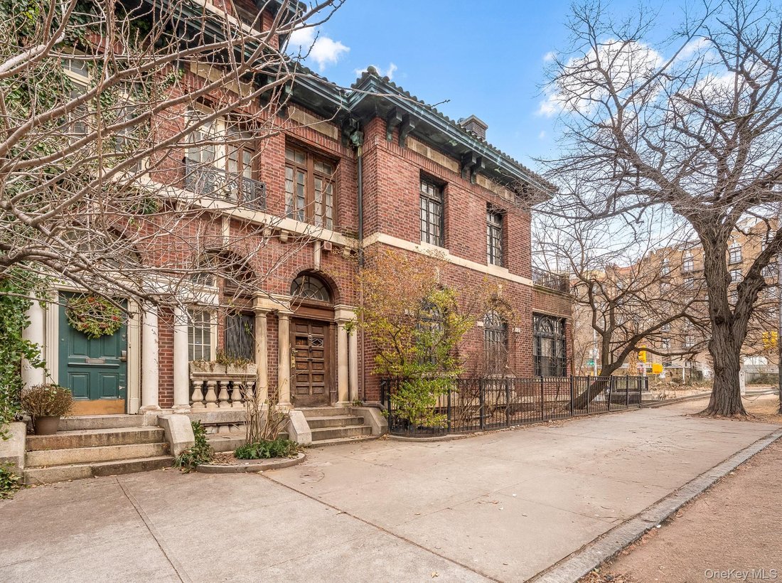 House in New York, New York, United States 1 - 18477799