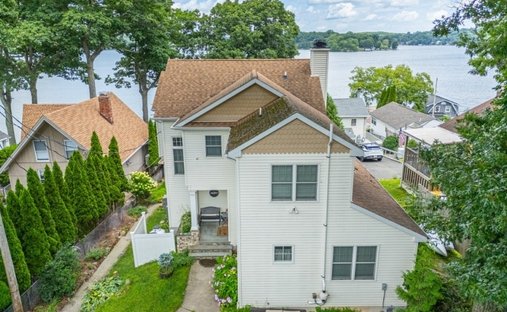 House in Hopatcong, New Jersey, United States 1