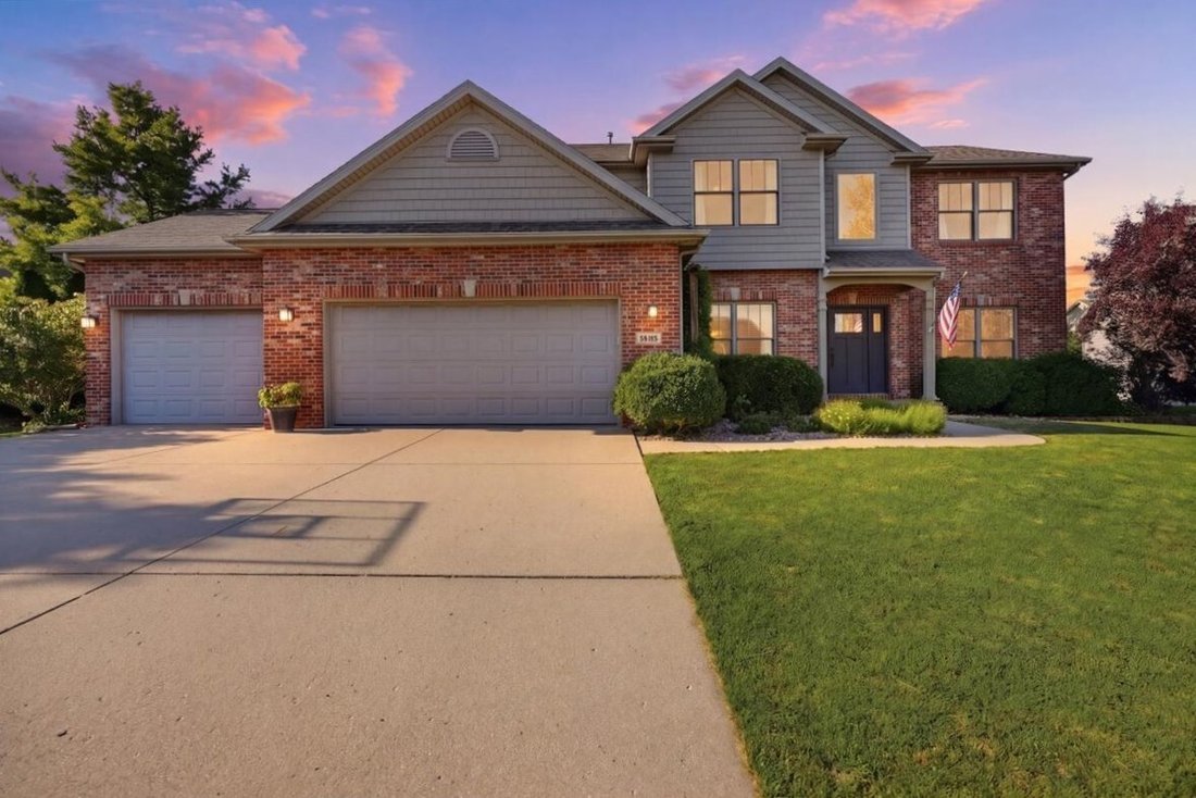 House in Bloomington, Illinois, United States 1 - 18502877