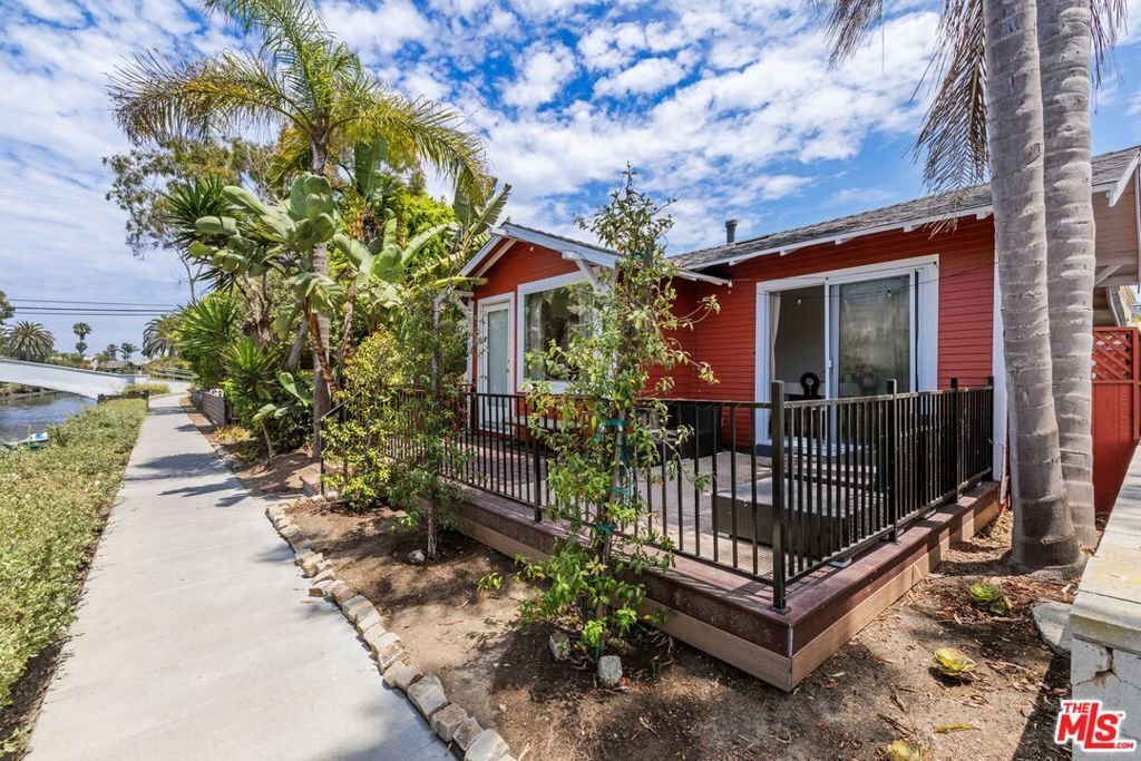 Los Angeles, California, United States 1 - 18501935