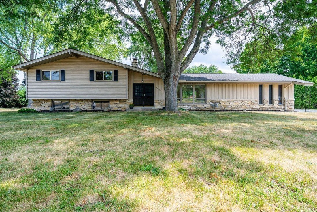 House in Elm Grove, Wisconsin, United States 1 - 18505361