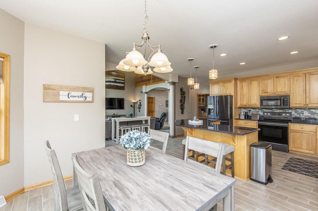 House in Pewaukee, Wisconsin, United States 3 - 18505335