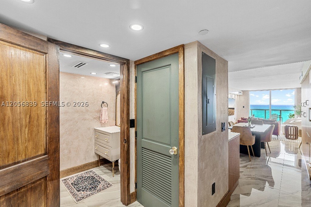 Condo in Miami Beach, Florida, United States 2 - 18503159