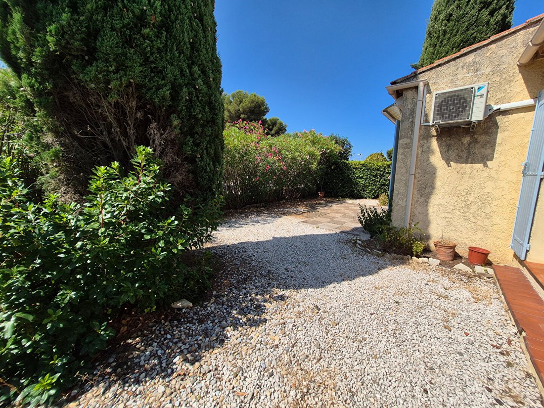 Villa in Six-Fours-les-Plages, Provence-Alpes-Côte d'Azur, France 2 - 18504216