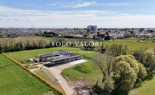 Villa in Castelfranco Veneto, Veneto, Italy 1
