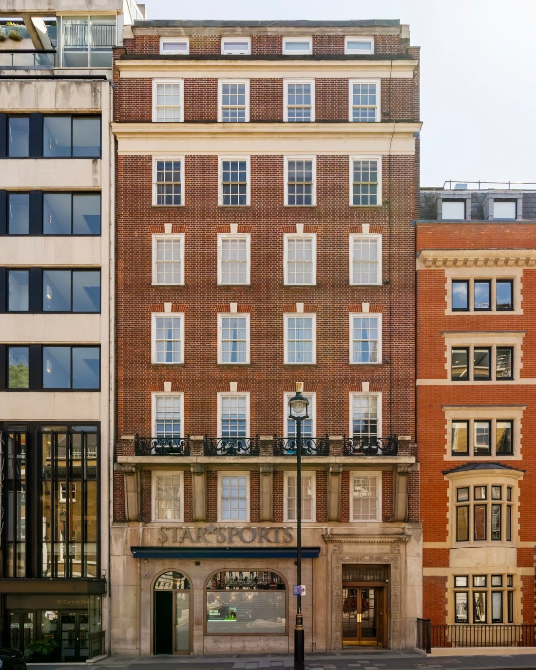 Apartment in Piccadilly, Westminster, England 1 - 18499197