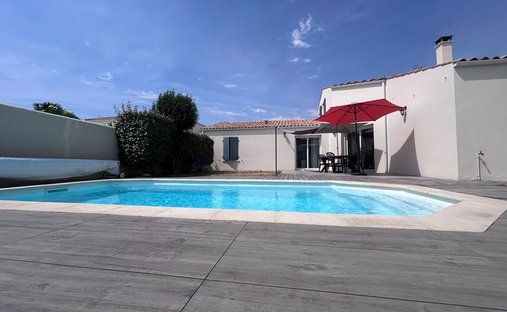 House in Puilboreau, Nouvelle-Aquitaine, France 1