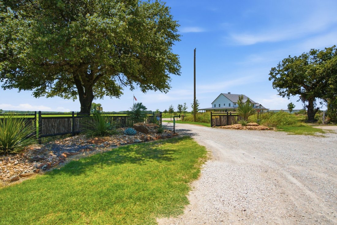 Farm Ranch in Santo, Texas, United States 3 - 18503401