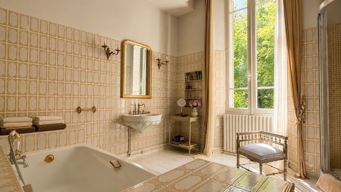 House in Grans, Provence-Alpes-Côte d'Azur, France 3 - 18500089