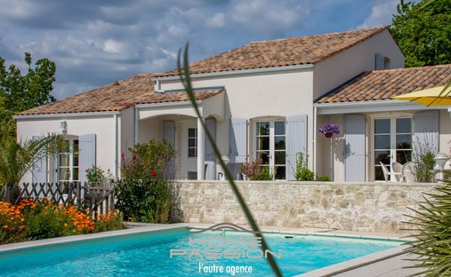 House in Breuillet, Nouvelle-Aquitaine, France 1