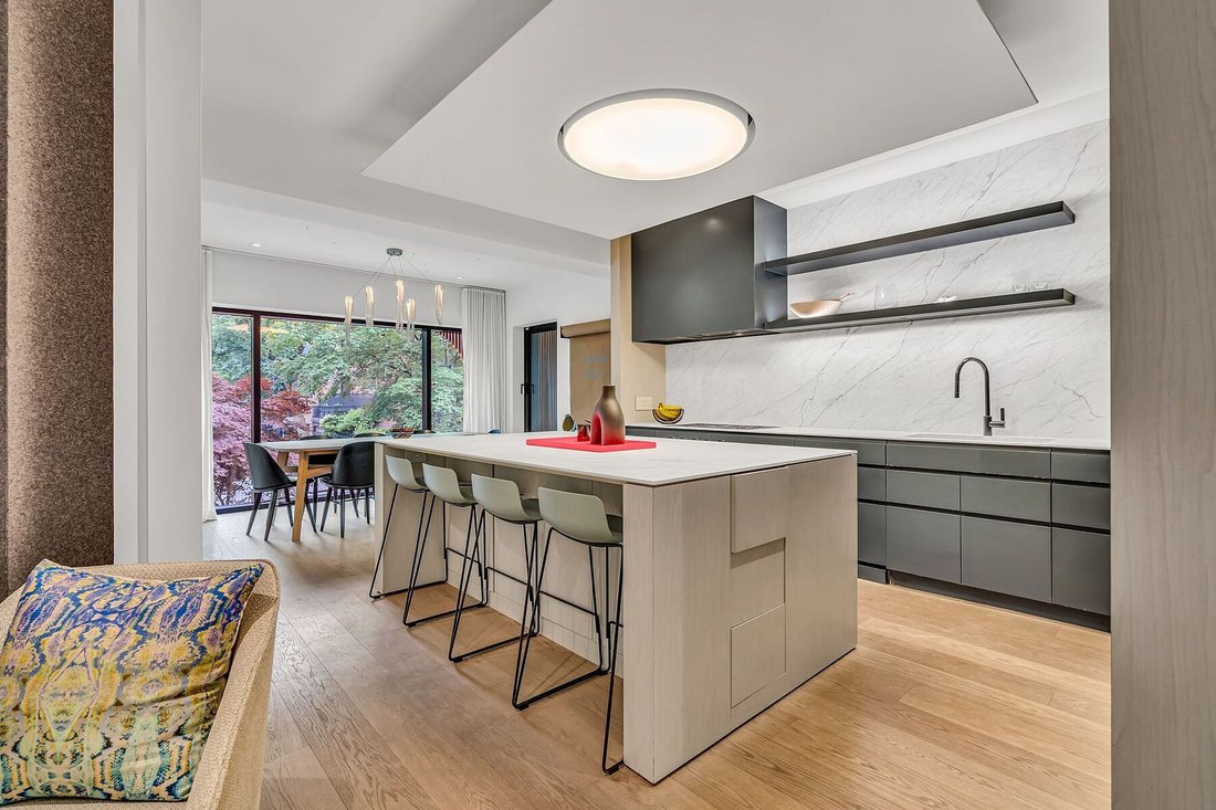 House in Toronto, Ontario, Canada 5 - 18501356