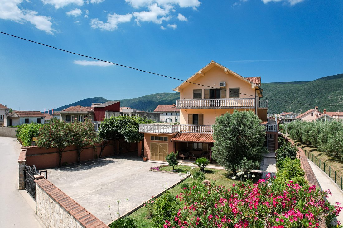 Villa in Lastva Grbaljska, Kotor Municipality, Montenegro 2 - 16119002