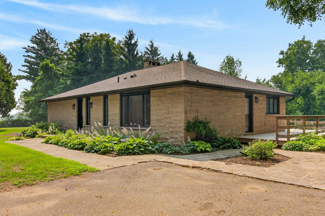 Estate in Hamilton, Ontario, Canada 3 - 18499851