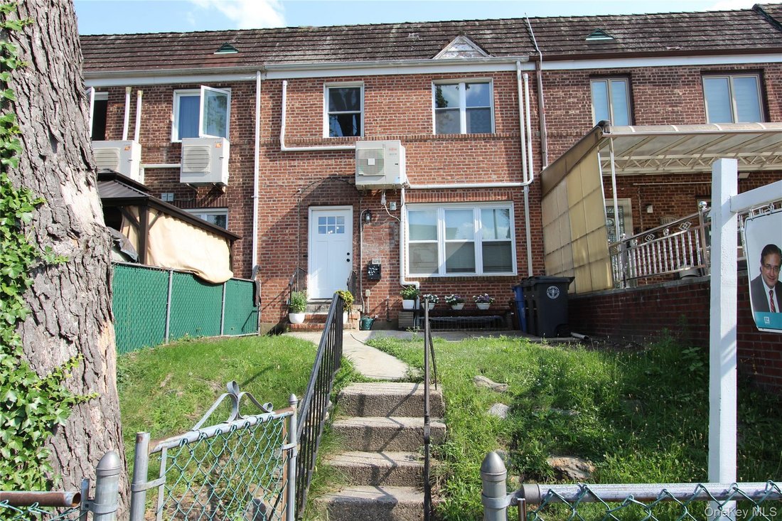 House in Kew Garden Hills, NY, United States 1 - 17813283