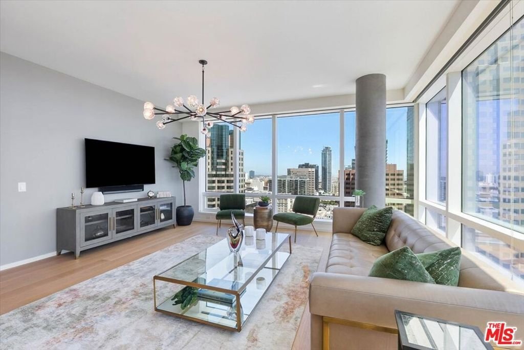 Condo in Los Angeles, California, United States 3 - 18505570