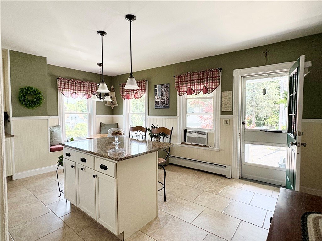 House in West Warwick, Rhode Island, United States 5 - 18505841