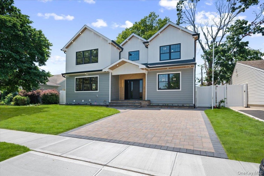 House in Bethpage, New York, United States 1 - 18505935