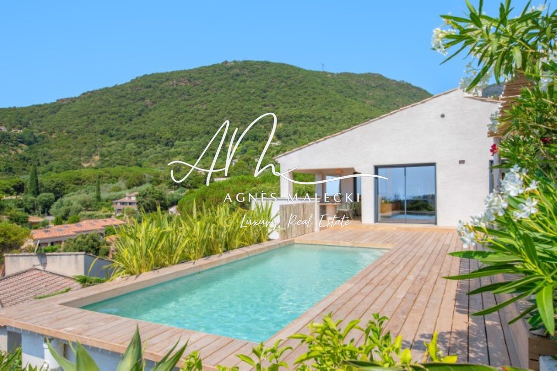 Estate in Nord, Cavalaire-sur-Mer, France 1 - 18254164