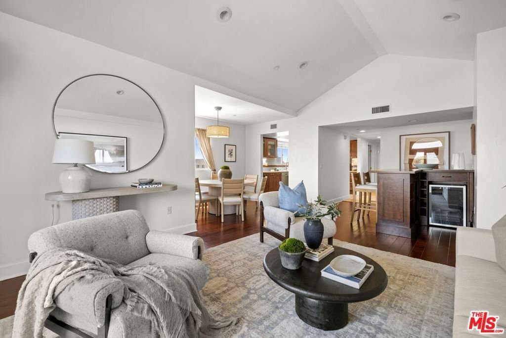Condo in Los Angeles, California, United States 5 - 18505574