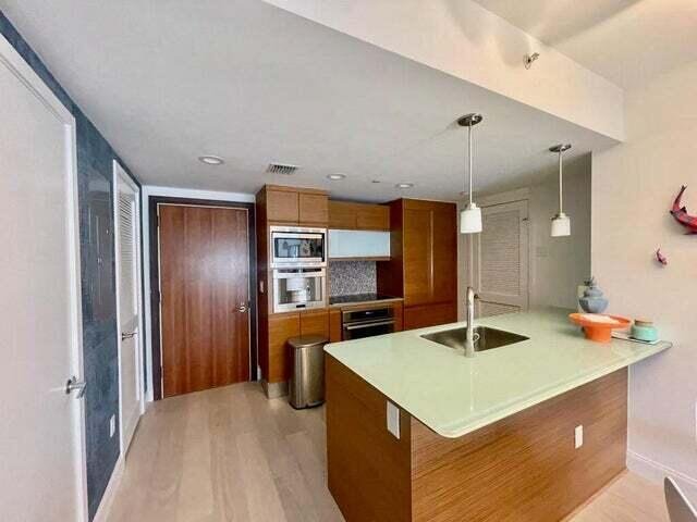 Condo in Miami Beach, Florida, United States 2 - 18505552