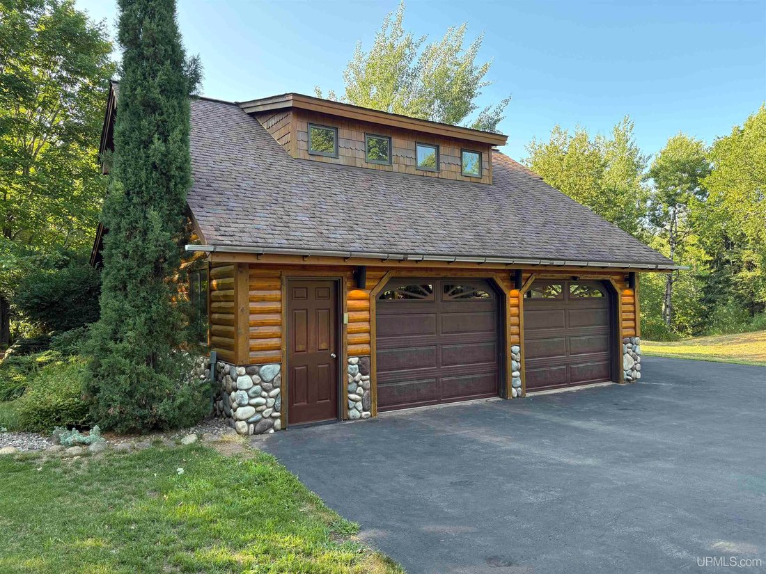 House in Bessemer, Michigan, United States 2 - 18505589