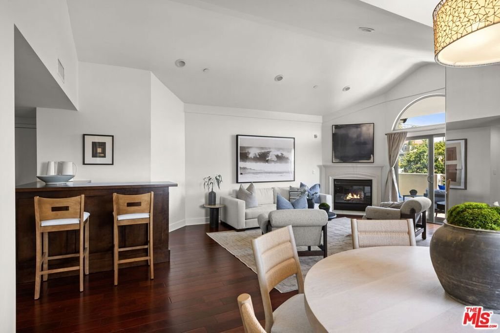 Condo in Los Angeles, California, United States 4 - 18505574