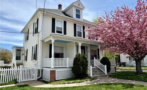 House in West Warwick, Rhode Island, United States 1