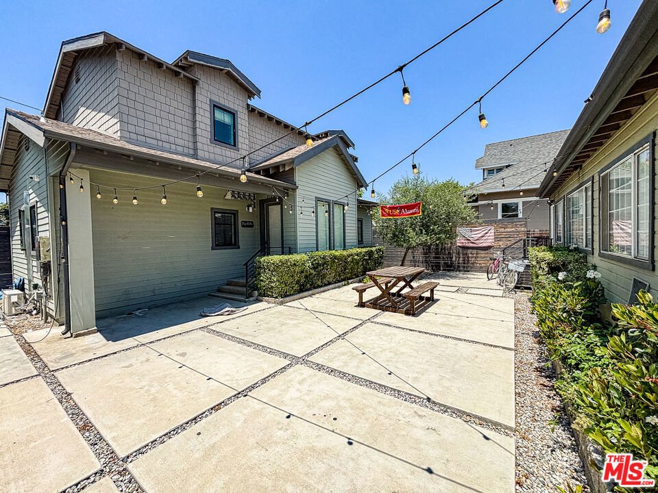 Los Angeles, California, United States 5 - 18505580
