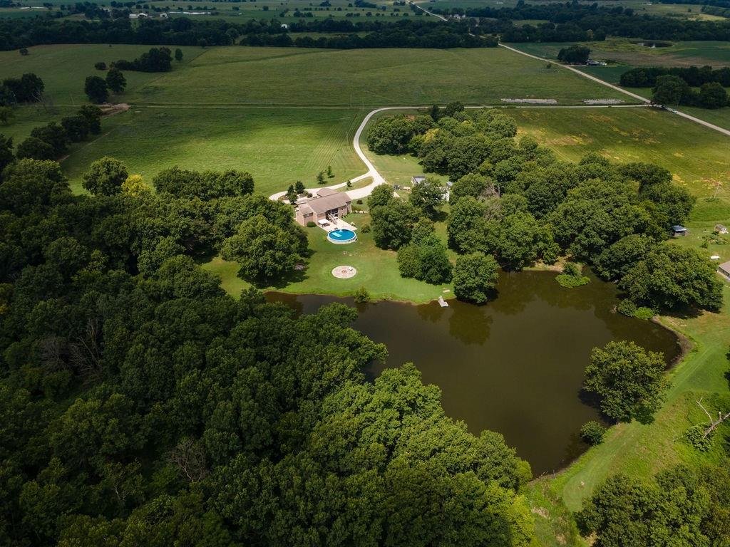 House in Amoret, Missouri, United States 1 - 18506071