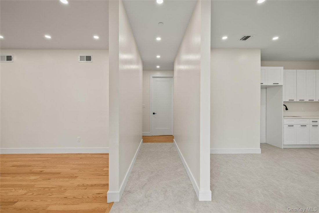 Condo in Airmont, New York, United States 3 - 18505982