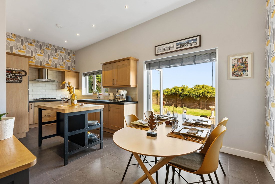 House in Dronfield, England 3 - 18505631