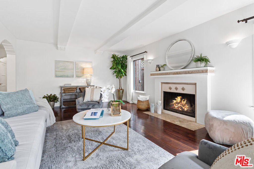 Los Angeles, California, United States 4 - 18505575