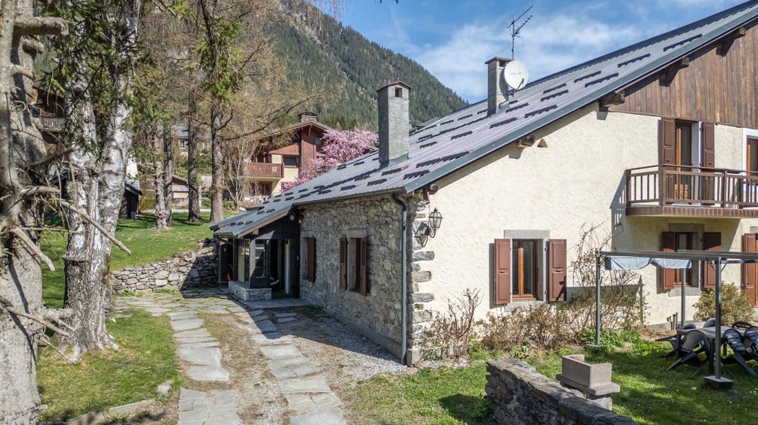 Chalet in Chamonix-Mont-Blanc, Auvergne-Rhône-Alpes, France 3 - 18506149