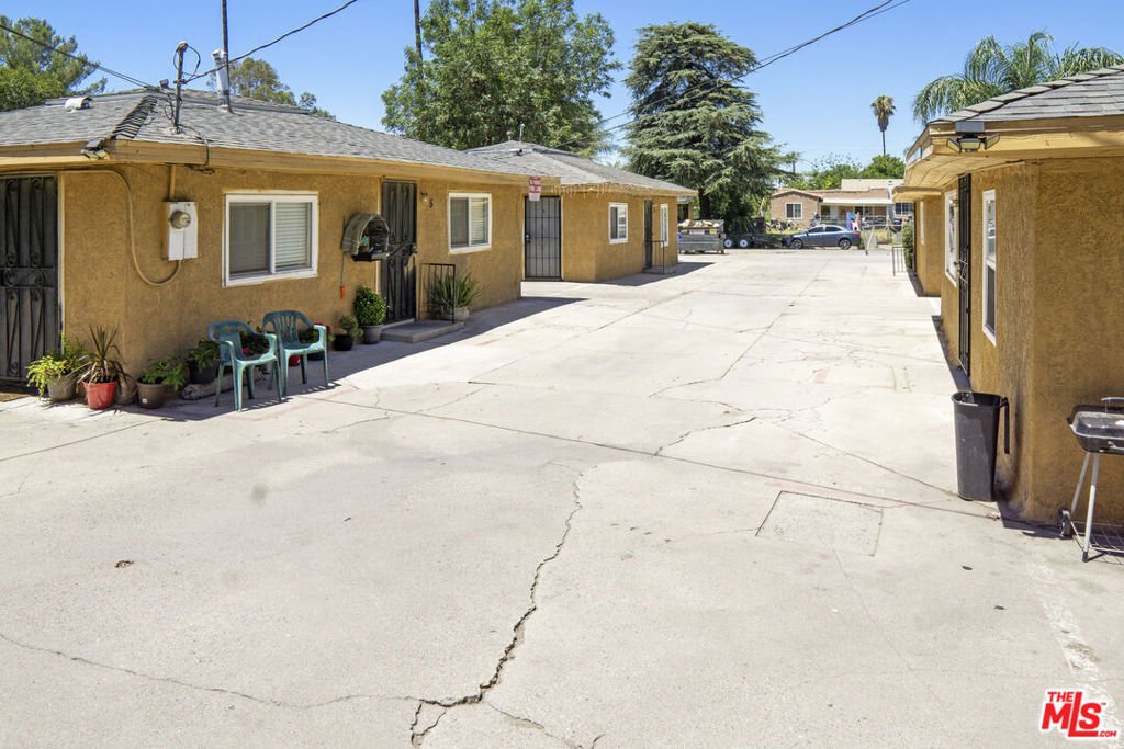 San Bernardino, California, United States 4 - 18505573
