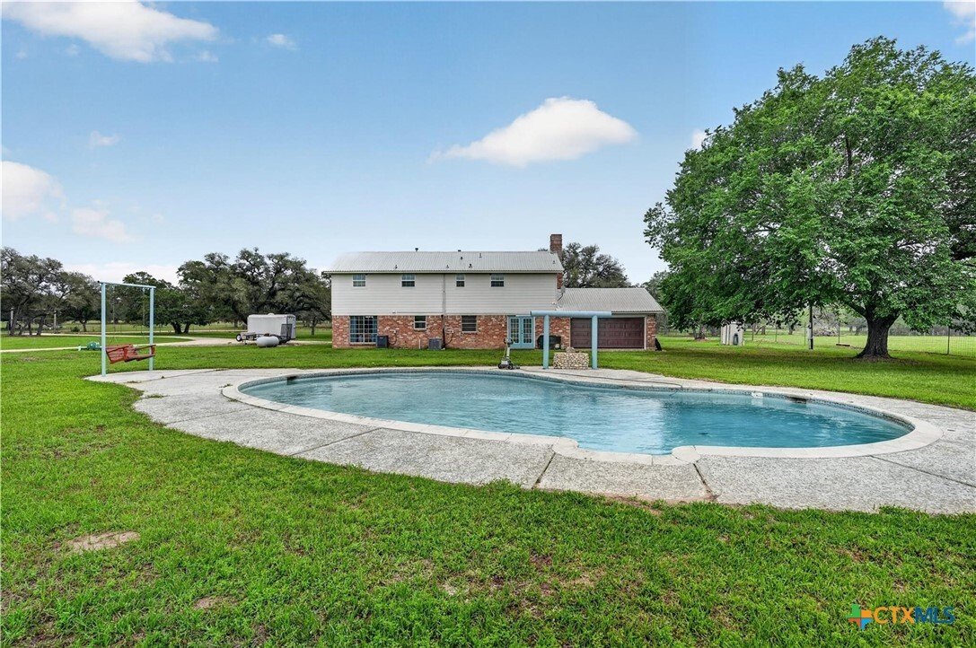 House in Hallettsville, Texas, United States 4 - 18506102