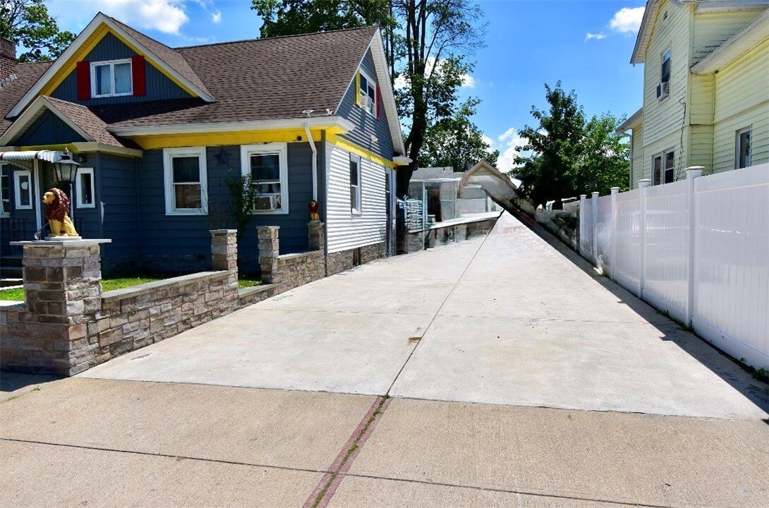 House in Pawtucket, Rhode Island, United States 3 - 18505858