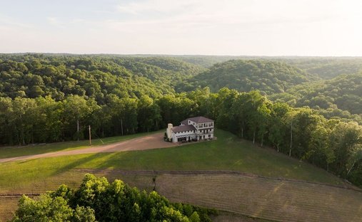 House in Charlotte, Tennessee, United States 1