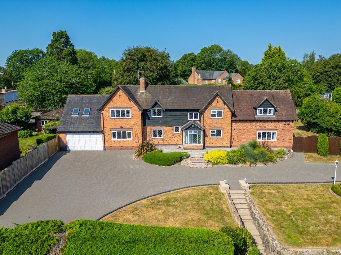 House in Alvechurch, Bromsgrove, England 1 - 18505689