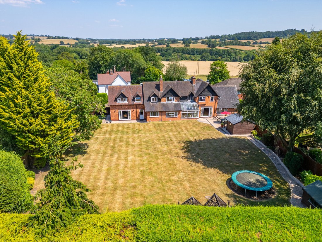 House in Alvechurch, Bromsgrove, England 2 - 18505689