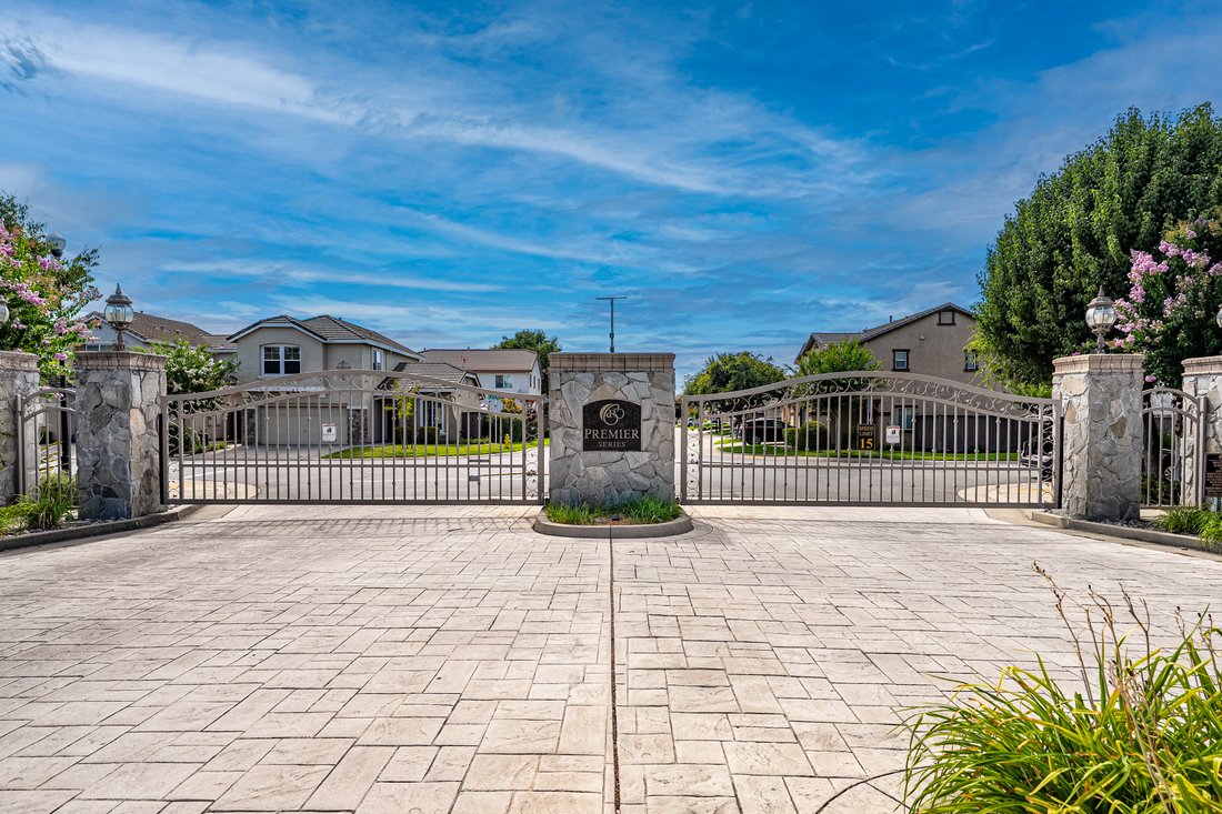 Roseville, California, United States 2 - 18506526